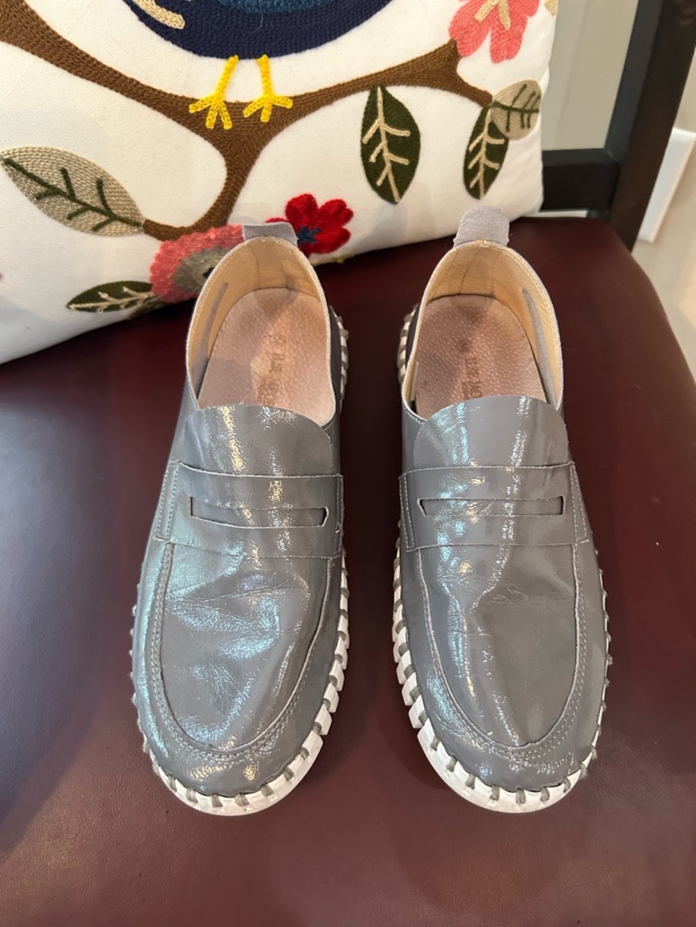 Ilse Jacobsen Gray Patent Leather Slip-On Ladies Loafers.  Size 38.